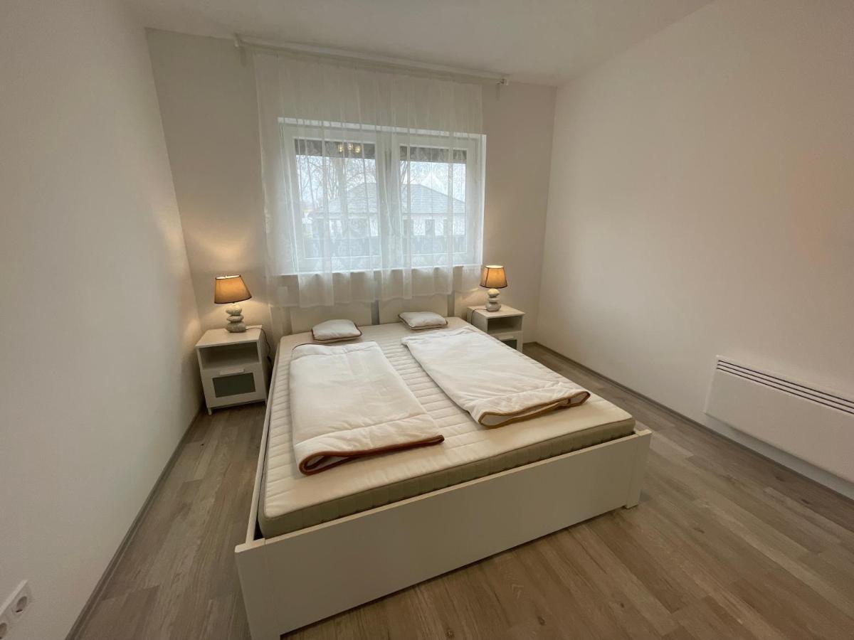 Sorrento Deluxe Apartment - Jacuzzi Siofok Ngoại thất bức ảnh